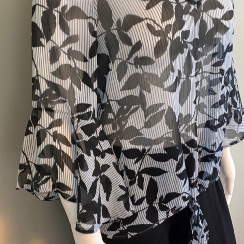 LAST 1 💥 Gorgeous Leaf & Pinstripe Blouse BRAND NEW (2X but Runs Small) - Picture 4 of 7